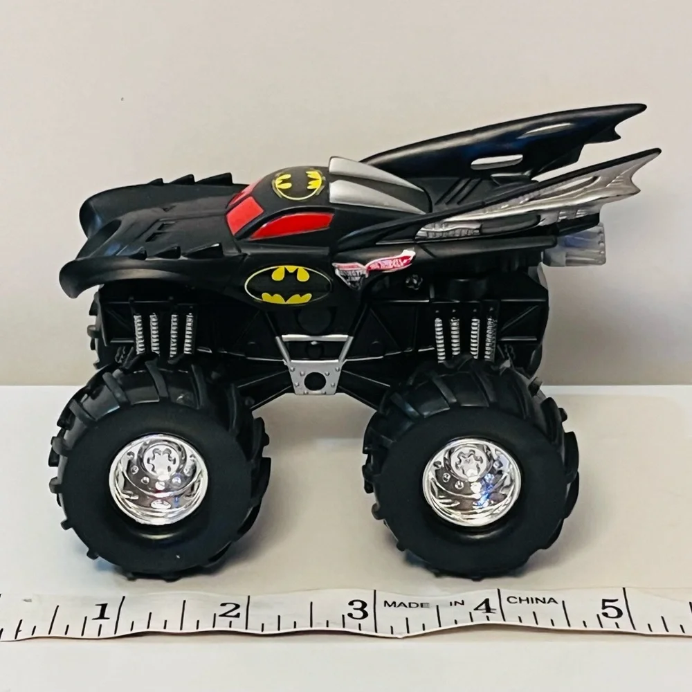 BATMAN & JOKER Monster Truck Lot (3)